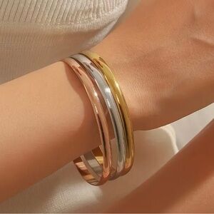 🎁🎁🎁WOMEN'S BRACELET 🎁🎁🎁 IN 3 DIFFERENT COLORS OF STAINLESS STEEL
